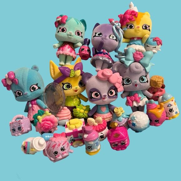 Lot of 8 Moose Toys Shopkins Wild Styles Fuzzy Shoppets 5 Stands & Shopkins - Picture 1 of 9